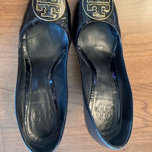 Tory Burch Black Patent Wedge sz 8 - Picture 9 of 9